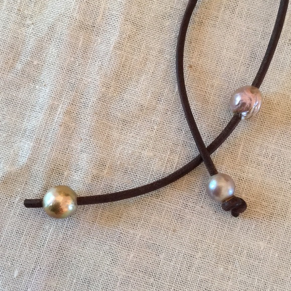 Leather wrap necklace/belt w/freshwater pearls - Picture 4 of 5